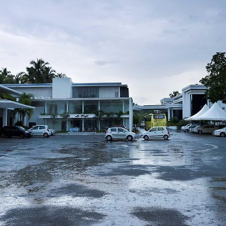 Treebo Trend Al Saj Convention Centre Kazhakuttam Exterior photo