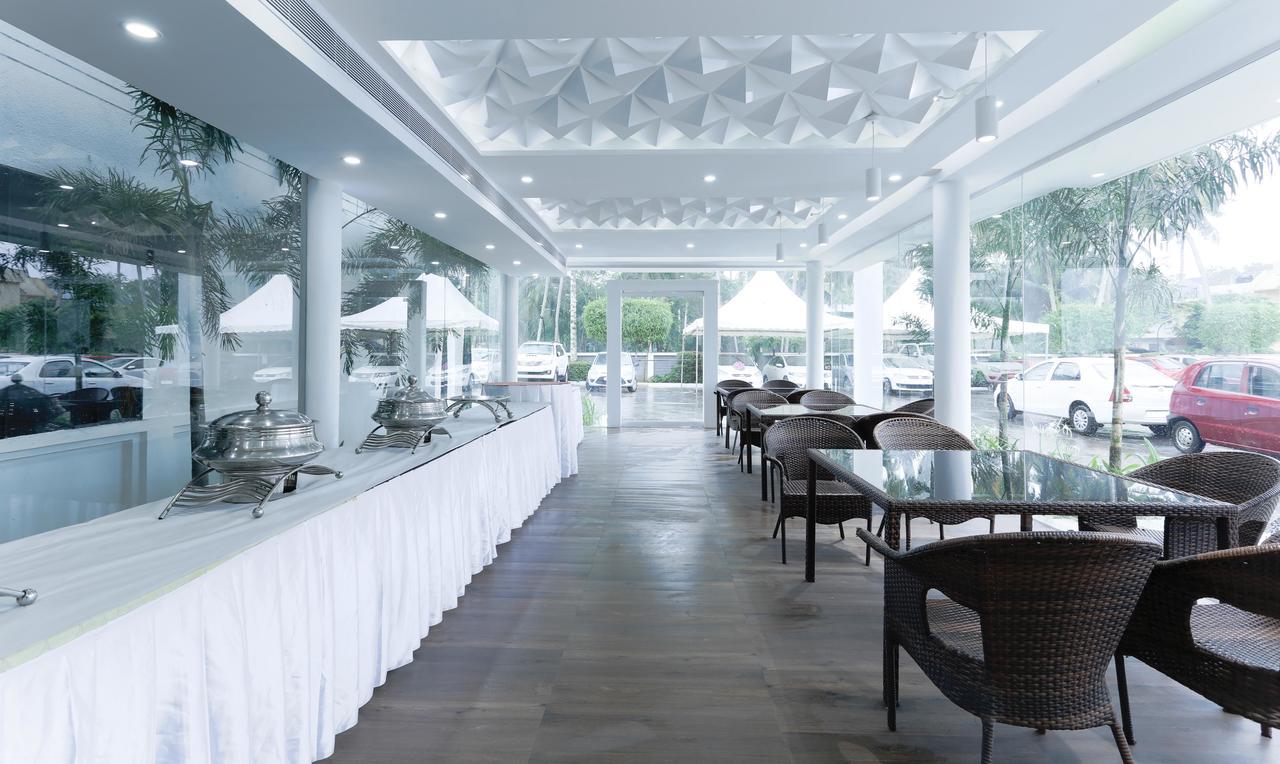 Treebo Trend Al Saj Convention Centre Kazhakuttam Exterior photo