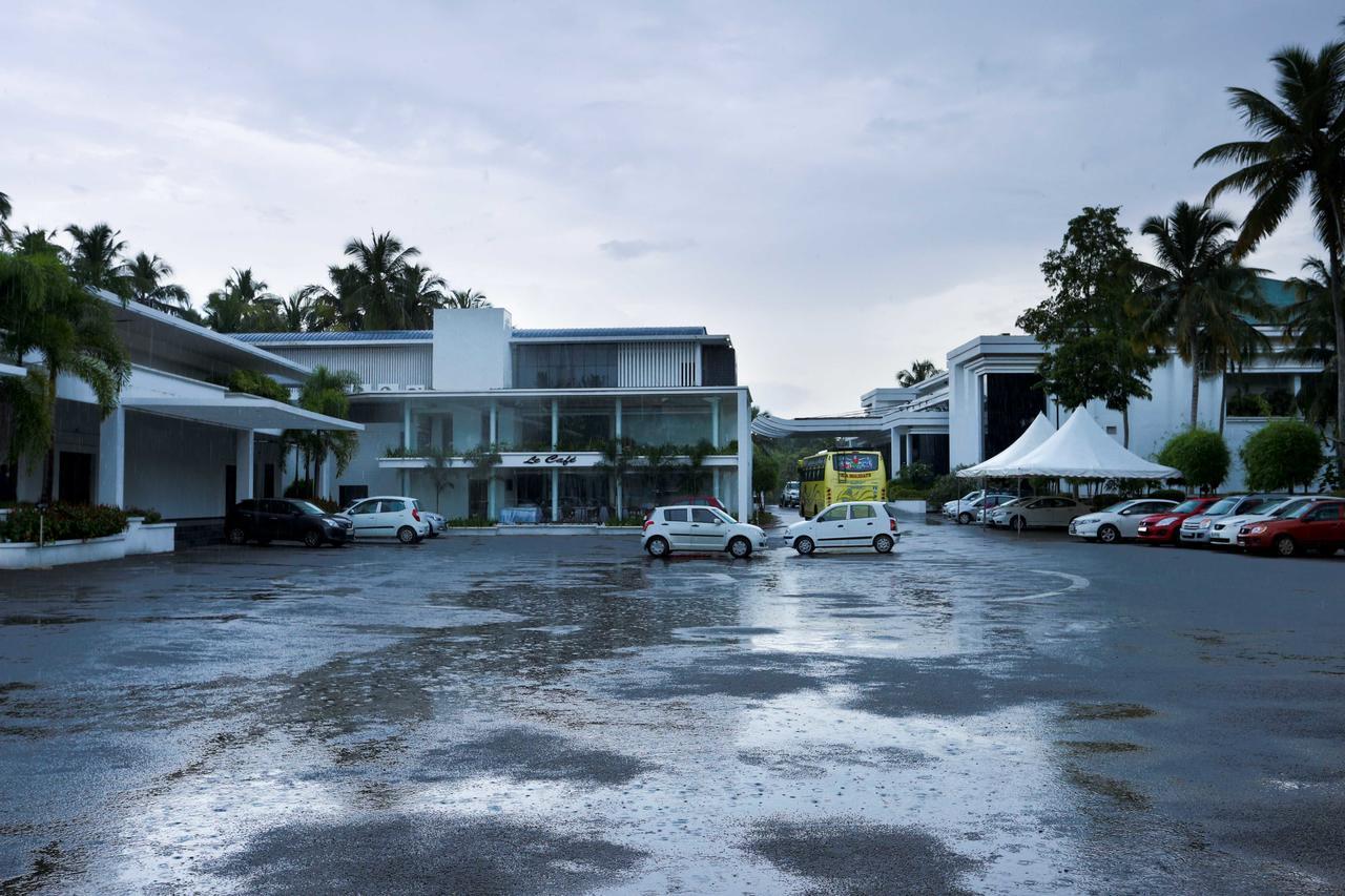 Treebo Trend Al Saj Convention Centre Kazhakuttam Exterior photo